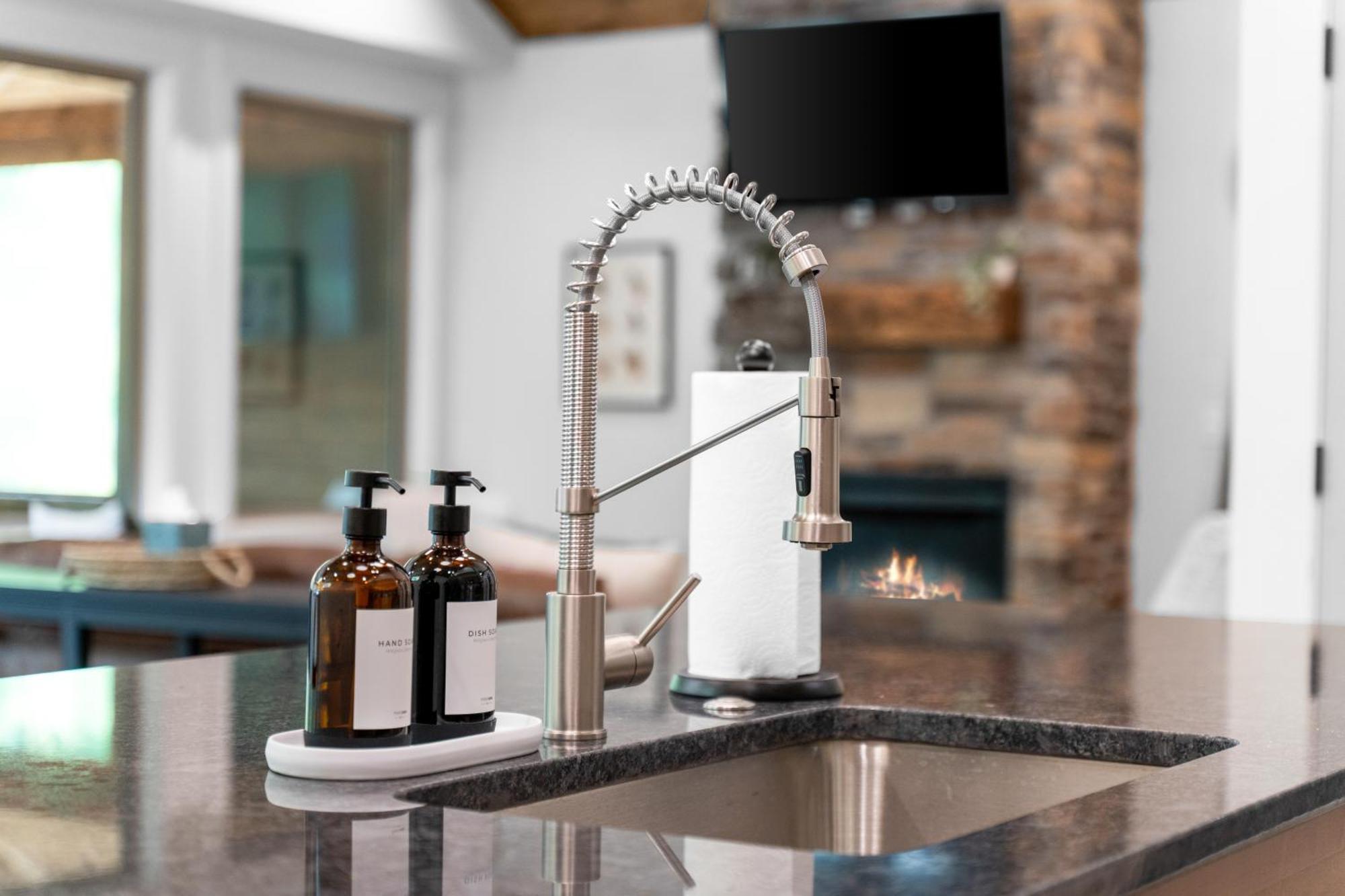 New Ozark Oasis Luxe Cabin Retreat With Hot Tub Hollister Esterno foto